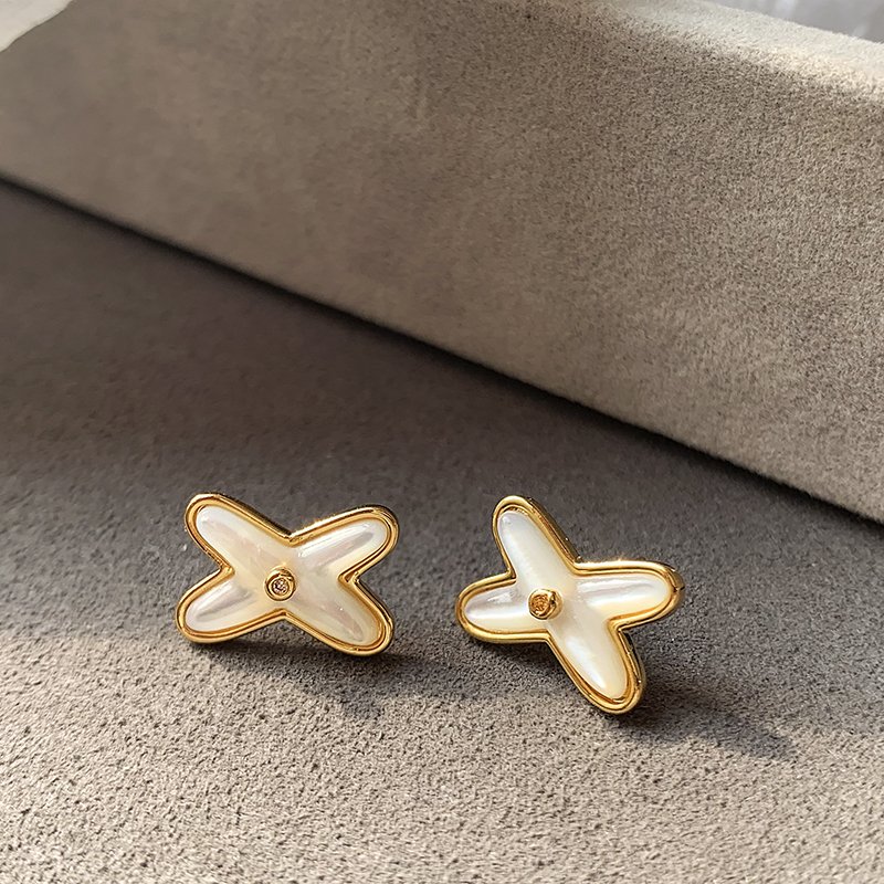 Cross shaped shell earrings for female niche design, light luxury and high-end earrings, 2024 new popular ear accessories