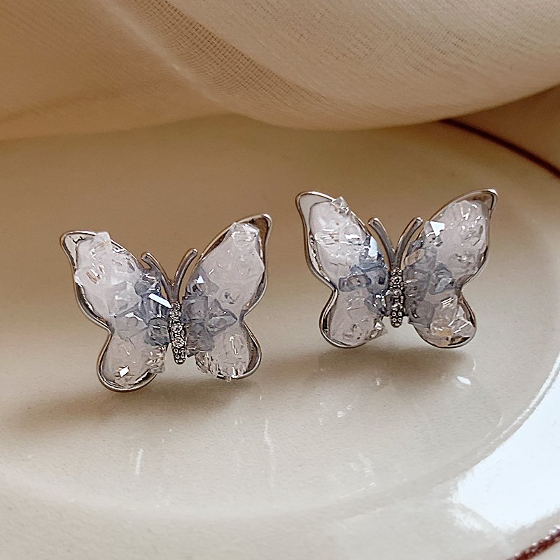 Crystal butterfly earrings for women, 2024 new popular design sense, niche earrings, light luxury, high-end feeling, summer earrings