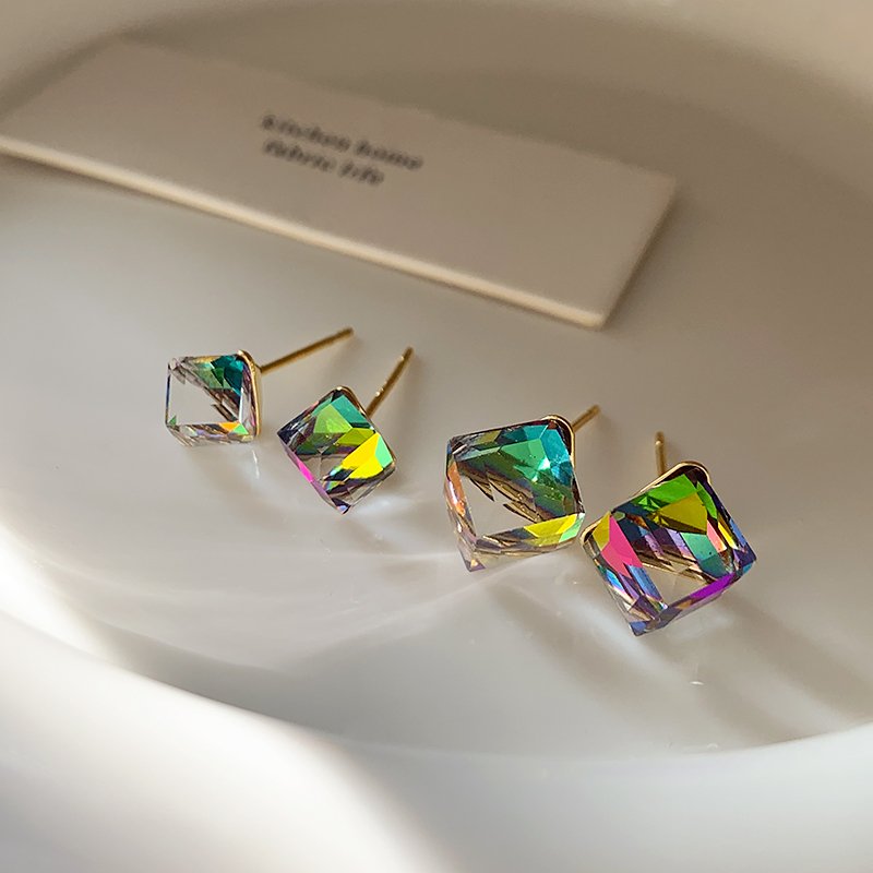 Crystal sugar Aurora earrings for women, with a light luxury and high-end feel, compact and exquisite earrings, 2024 new popular style and temperament earrings