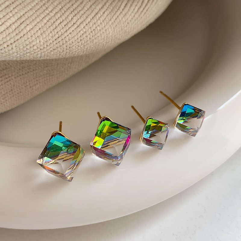 Crystal sugar Aurora earrings for women, with a light luxury and high-end feel, compact and exquisite earrings, 2024 new popular style and temperament earrings