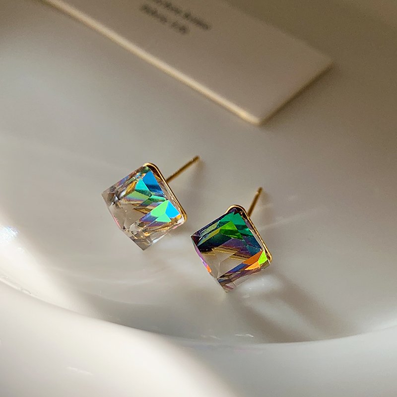 Crystal sugar Aurora earrings for women, with a light luxury and high-end feel, compact and exquisite earrings, 2024 new popular style and temperament earrings