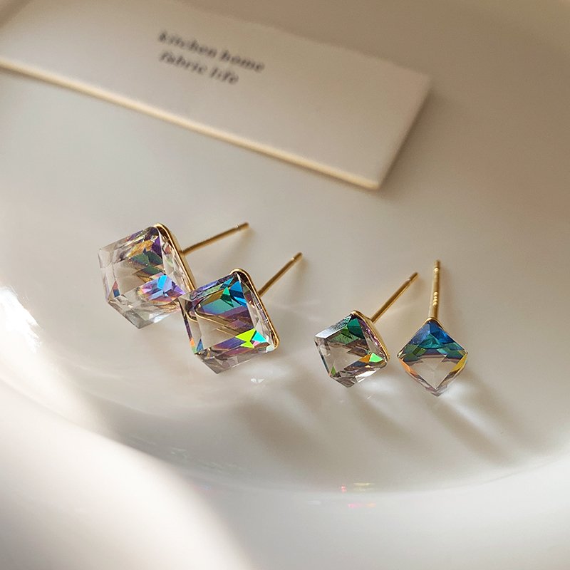 Crystal sugar Aurora earrings for women, with a light luxury and high-end feel, compact and exquisite earrings, 2024 new popular style and temperament earrings