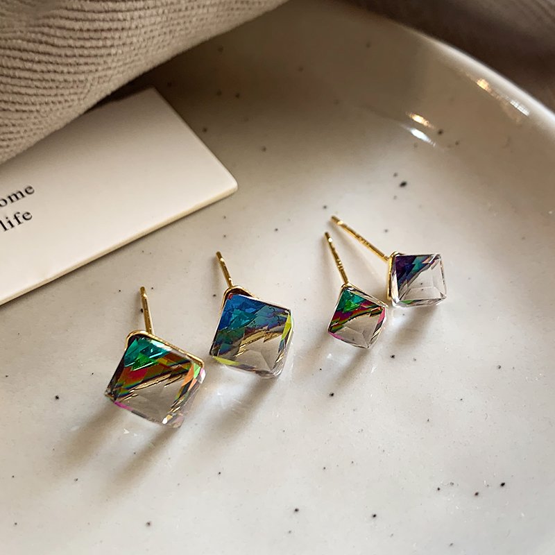 Crystal sugar Aurora earrings for women, with a light luxury and high-end feel, compact and exquisite earrings, 2024 new popular style and temperament earrings