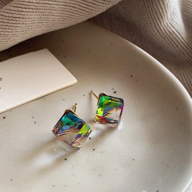 Crystal sugar Aurora earrings for women, with a light luxury and high-end feel, compact and exquisite earrings, 2024 new popular style and temperament earrings