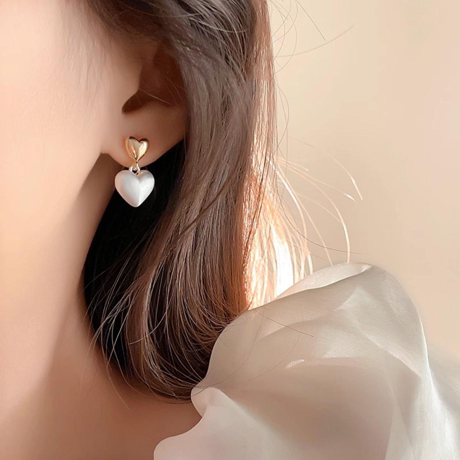 Double heart earrings for women with a high-end and elegant temperament, 2024 new popular style, atmospheric earrings, niche and unique earrings