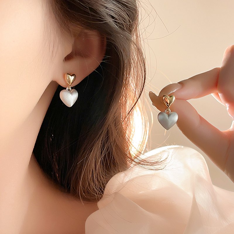 Double heart earrings for women with a high-end and elegant temperament, 2024 new popular style, atmospheric earrings, niche and unique earrings