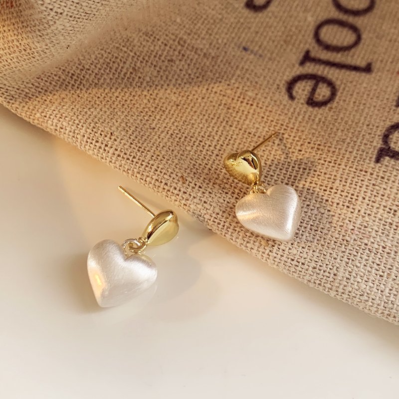 Double heart earrings for women with a high-end and elegant temperament, 2024 new popular style, atmospheric earrings, niche and unique earrings