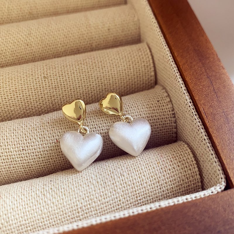 Double heart earrings for women with a high-end and elegant temperament, 2024 new popular style, atmospheric earrings, niche and unique earrings