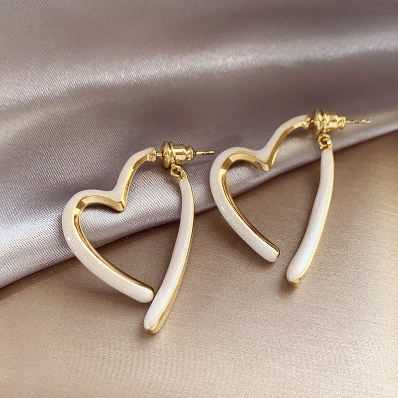 Drip glazed heart-shaped earrings with feminine temperament, light luxury, niche and unique earrings. 2024 new popular high-end and fashionable earrings