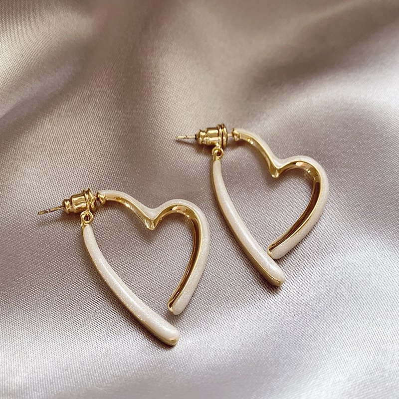 Drip glazed heart-shaped earrings with feminine temperament, light luxury, niche and unique earrings. 2024 new popular high-end and fashionable earrings