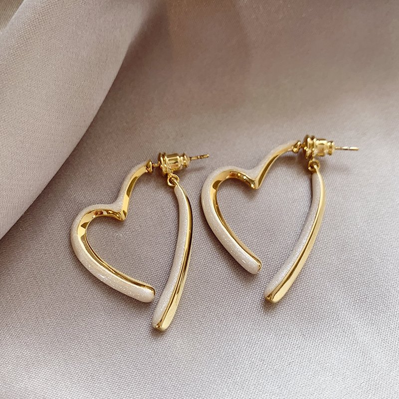 Drip glazed heart-shaped earrings with feminine temperament, light luxury, niche and unique earrings. 2024 new popular high-end and fashionable earrings