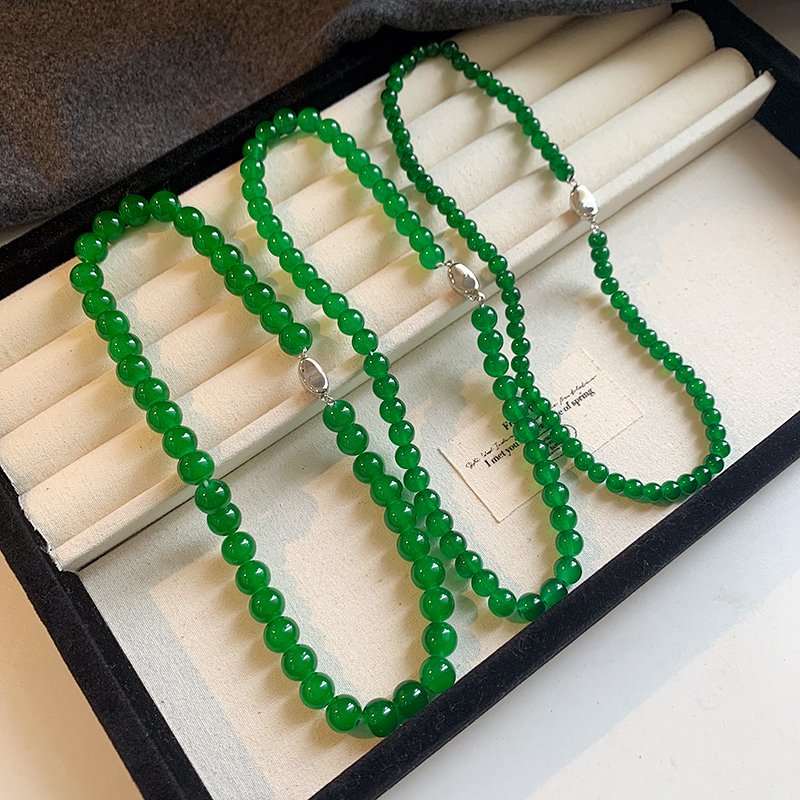 Emerald bead necklace for women, light luxury, niche collarbone chain, 2024 new popular high-end necklace, neck accessories