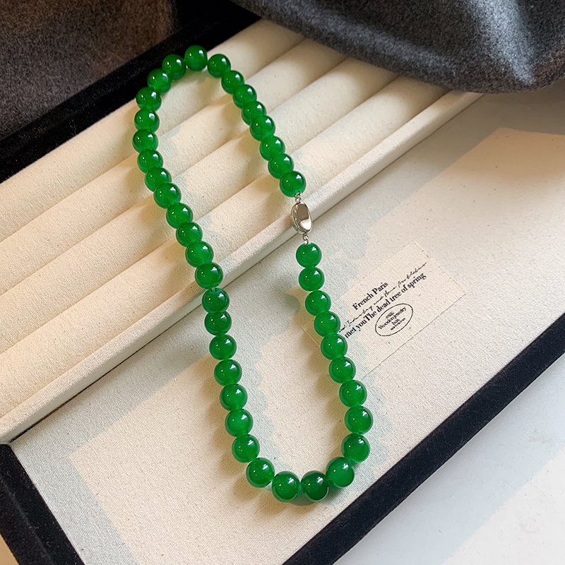 Emerald bead necklace for women, light luxury, niche collarbone chain, 2024 new popular high-end necklace, neck accessories