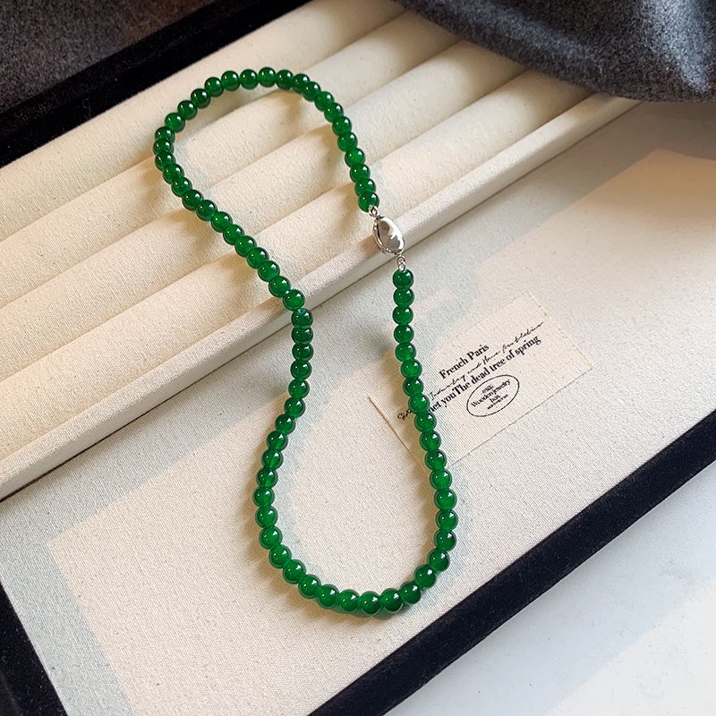 Emerald bead necklace for women, light luxury, niche collarbone chain, 2024 new popular high-end necklace, neck accessories