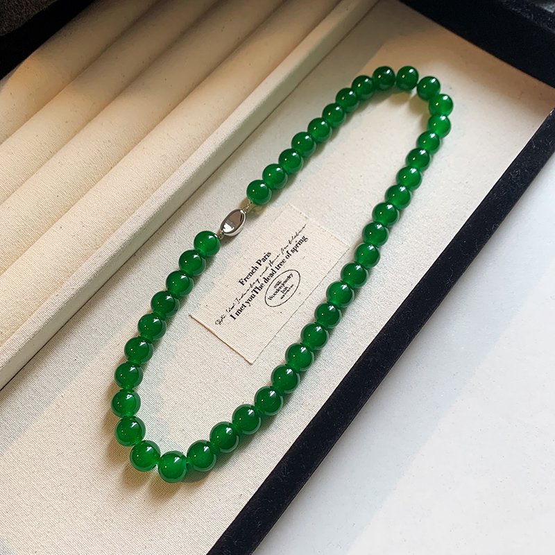 Emerald bead necklace for women, light luxury, niche collarbone chain, 2024 new popular high-end necklace, neck accessories