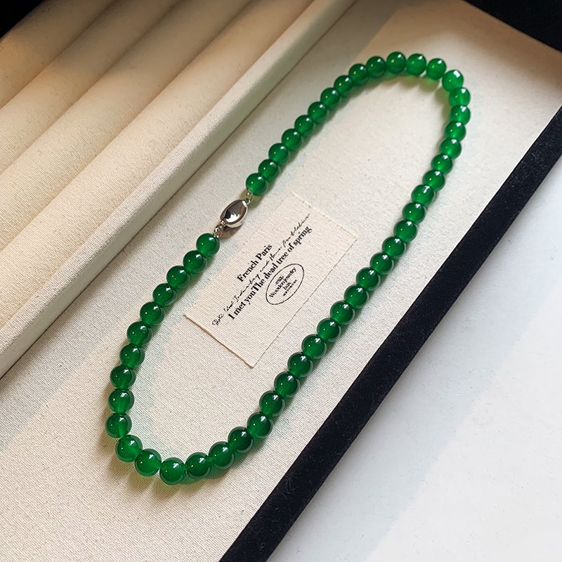 Emerald bead necklace for women, light luxury, niche collarbone chain, 2024 new popular high-end necklace, neck accessories