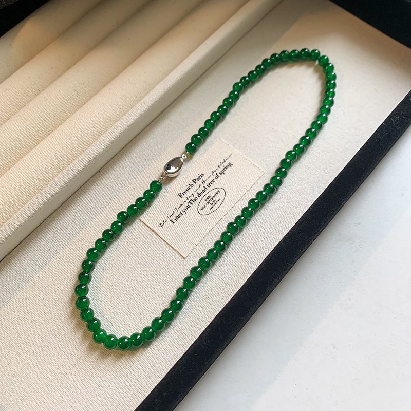 Emerald bead necklace for women, light luxury, niche collarbone chain, 2024 new popular high-end necklace, neck accessories