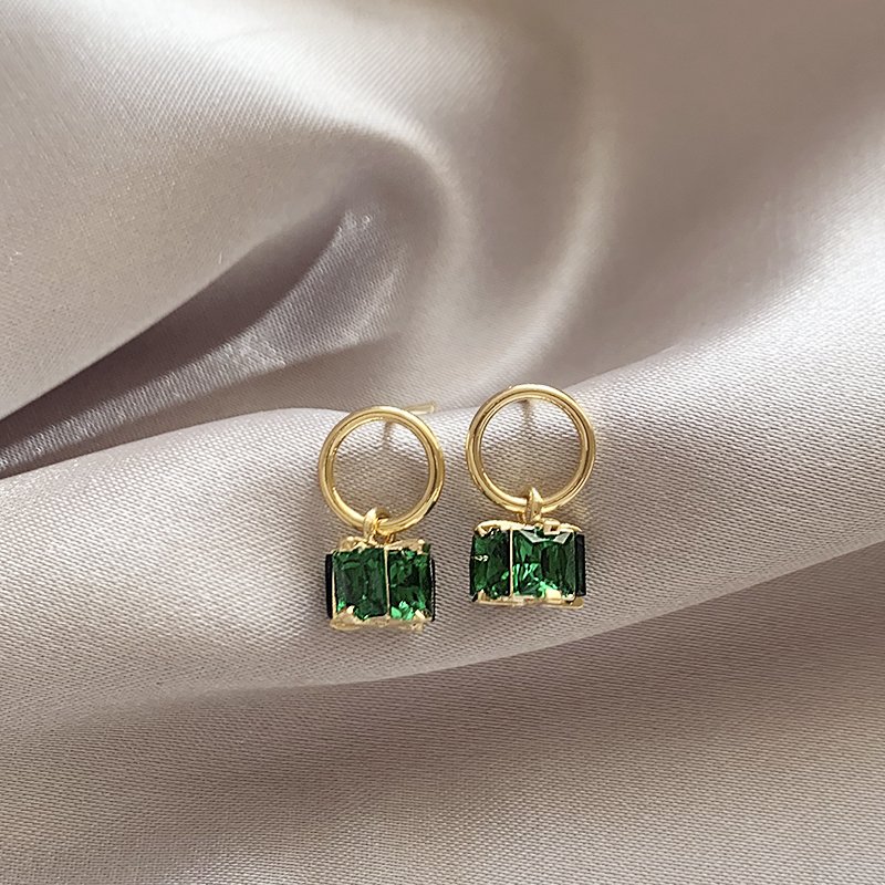 Emerald square gemstone earrings for women with a high-end and elegant temperament. 2024 new popular and unique niche earrings