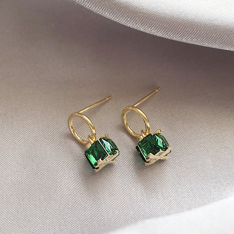 Emerald square gemstone earrings for women with a high-end and elegant temperament. 2024 new popular and unique niche earrings