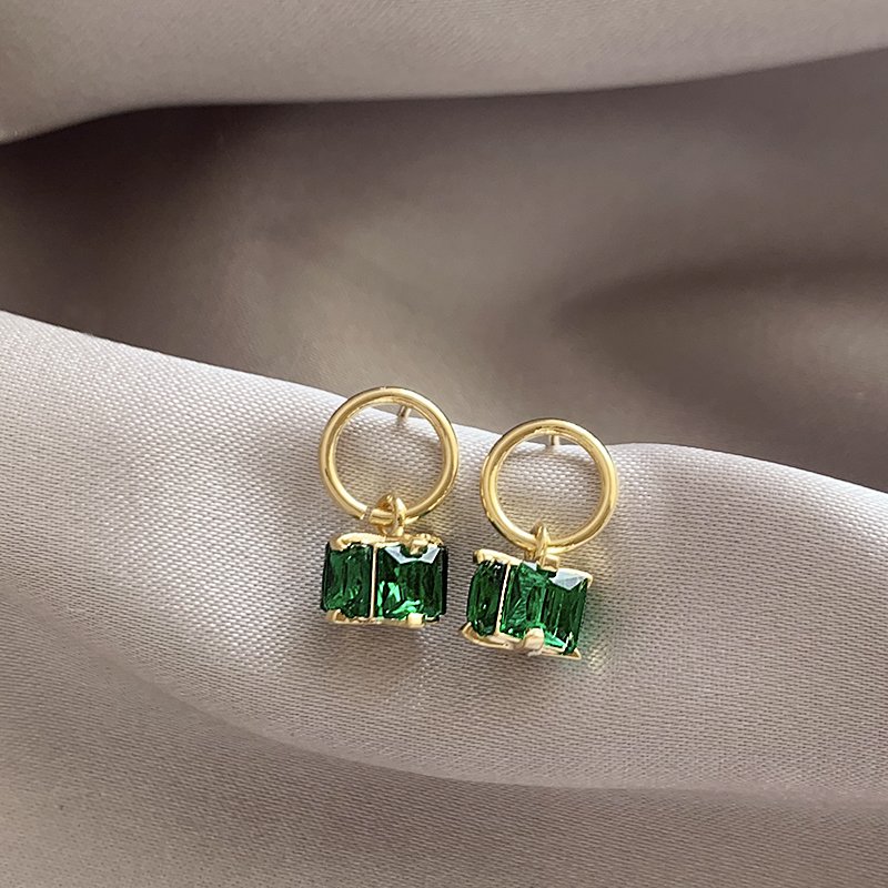 Emerald square gemstone earrings for women with a high-end and elegant temperament. 2024 new popular and unique niche earrings