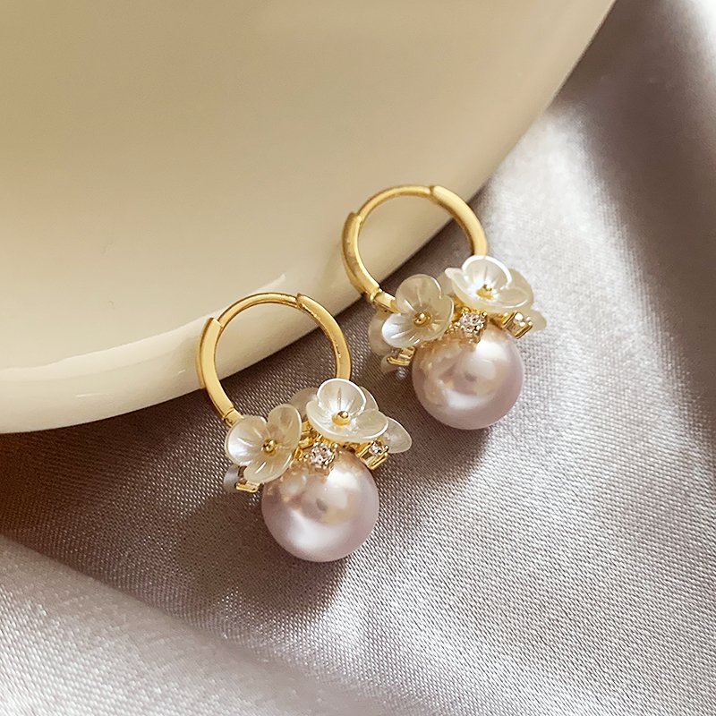 Flower Pearl Earrings for Women 2024 New Popular High end Earrings, Light Luxury, Small niche Earrings, Unique Charm Earrings