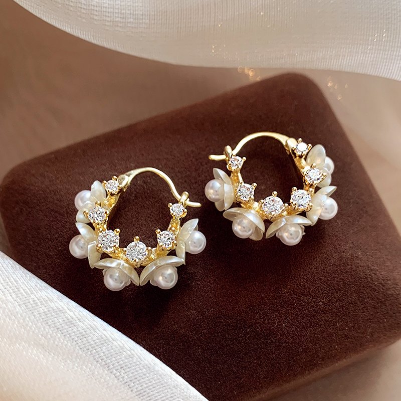 Flower Pearl Earrings for Women 2024 New Popular Style, High Grade, Unique Ear Buckle Style, Earnail Ear Accessories