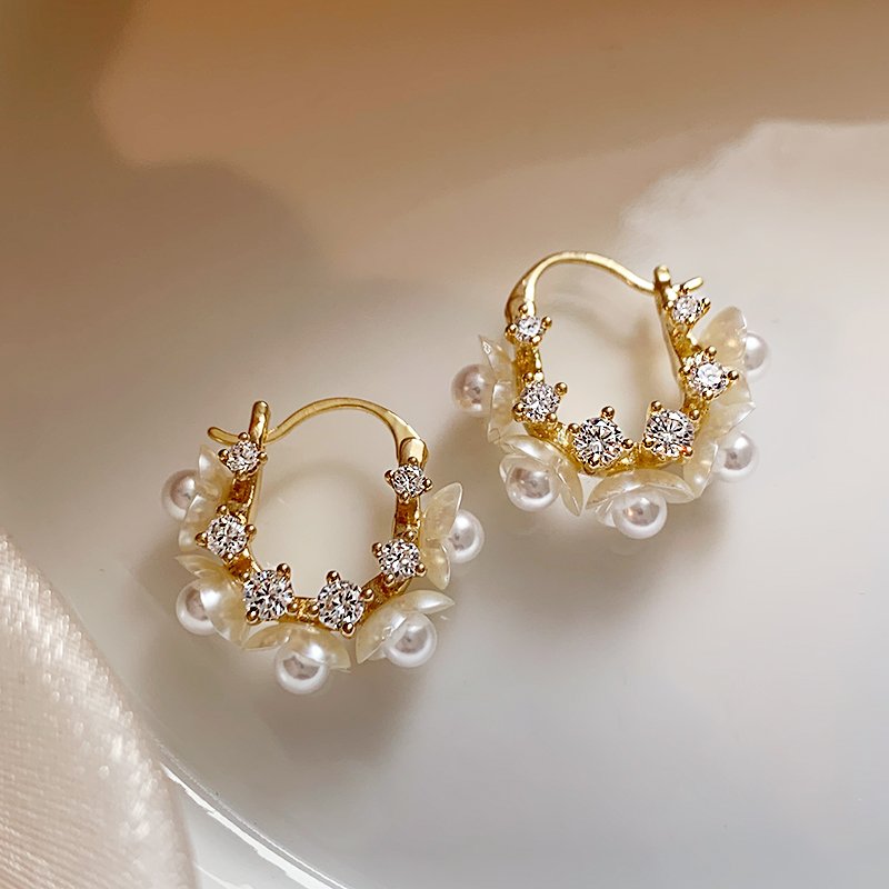 Flower Pearl Earrings for Women 2024 New Popular Style, High Grade, Unique Ear Buckle Style, Earnail Ear Accessories