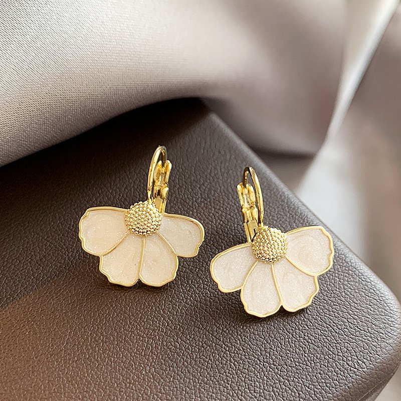 Flower earrings for women, light luxury, high-end feeling, 2024 new popular style, earrings, niche earrings, unique earrings