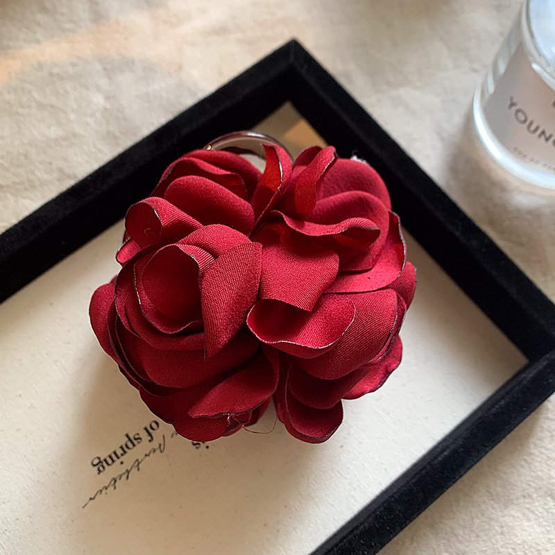 Flower fabric grab clip women's light luxury high-end hair clip, back of the head disc hair artifact 2024 new shark clip headwear