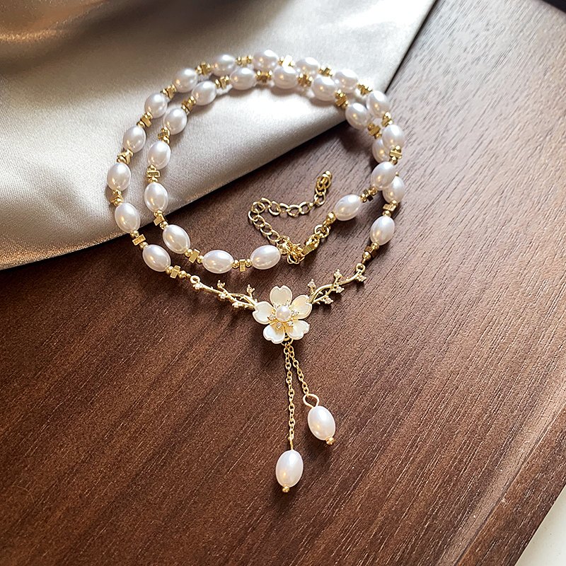 Flower pearl pendant necklace, women's light luxury niche collarbone chain, 2024 new popular high-end necklace accessory