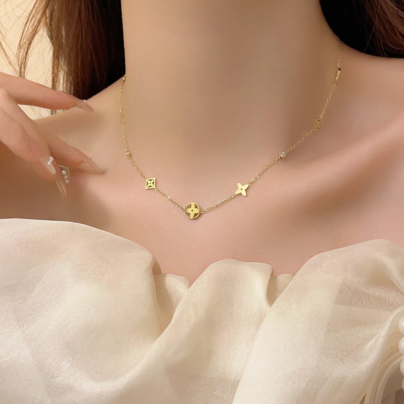 Four leaf clover titanium steel necklace for women, light luxury, niche luxury, high-end sense. Four pointed star collarbone chain, 2024 new popular item