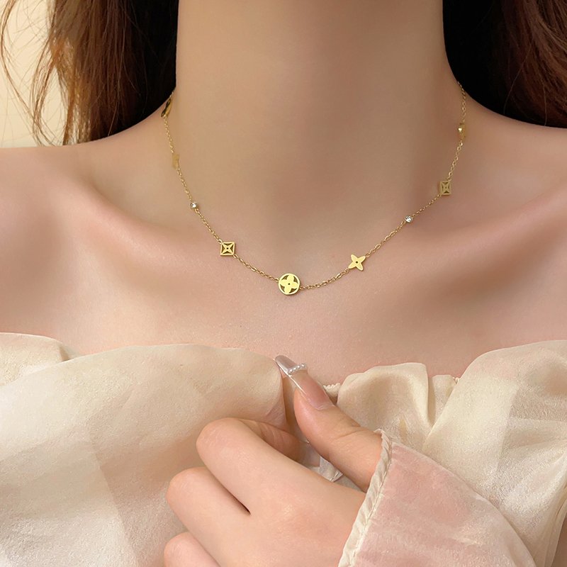 Four leaf clover titanium steel necklace for women, light luxury, niche luxury, high-end sense. Four pointed star collarbone chain, 2024 new popular item