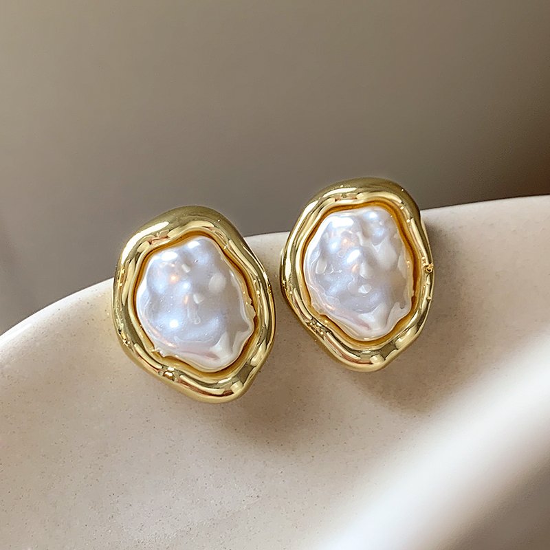 French irregular Baroque pearl earrings for women, light luxury and high-end earrings, 2024 new explosive unique earrings