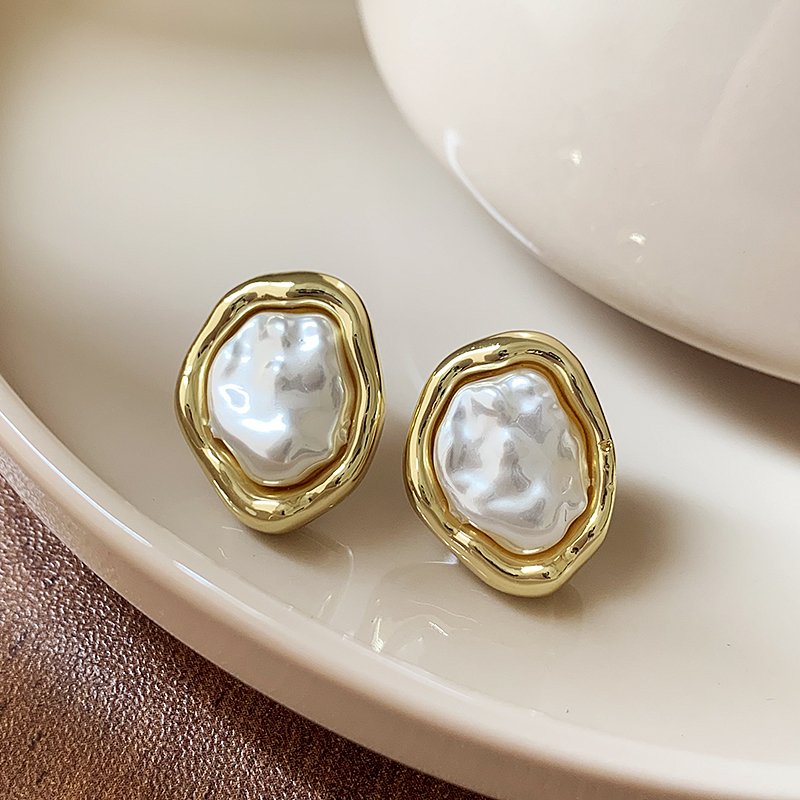 French irregular Baroque pearl earrings for women, light luxury and high-end earrings, 2024 new explosive unique earrings