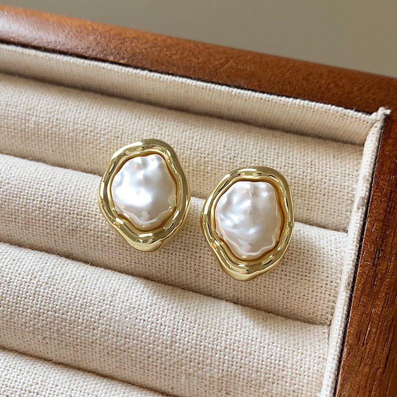 French irregular Baroque pearl earrings for women, light luxury and high-end earrings, 2024 new explosive unique earrings