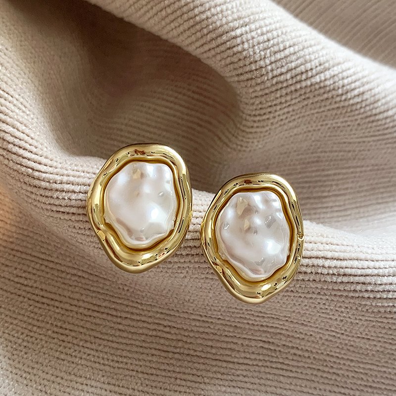 French irregular Baroque pearl earrings for women, light luxury and high-end earrings, 2024 new explosive unique earrings