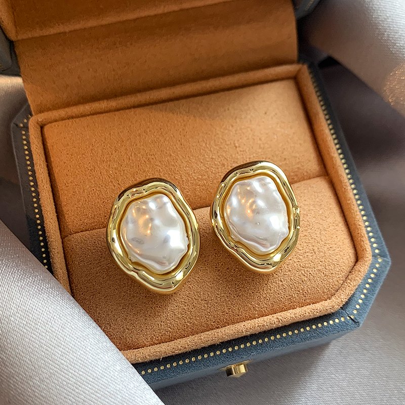 French irregular Baroque pearl earrings for women, light luxury and high-end earrings, 2024 new explosive unique earrings