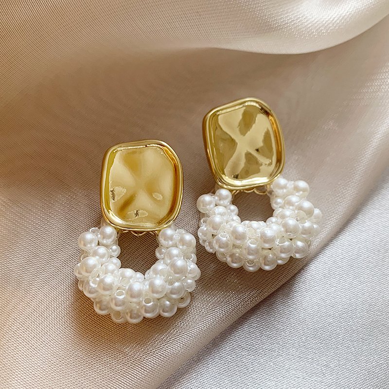 French pearl earrings for women 2024 new popular high-end earrings light luxury niche unique ear accessories