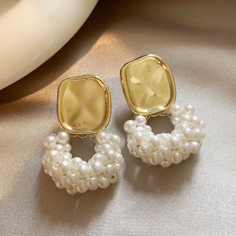 French pearl earrings for women 2024 new popular high-end earrings light luxury niche unique ear accessories