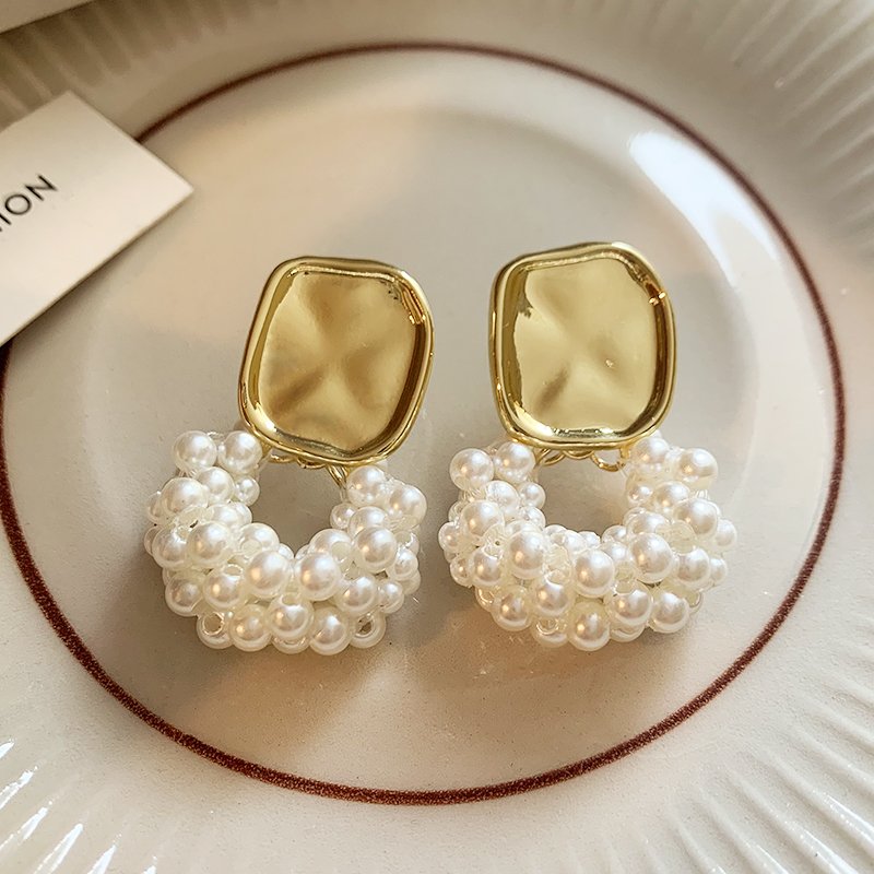 French pearl earrings for women 2024 new popular high-end earrings light luxury niche unique ear accessories