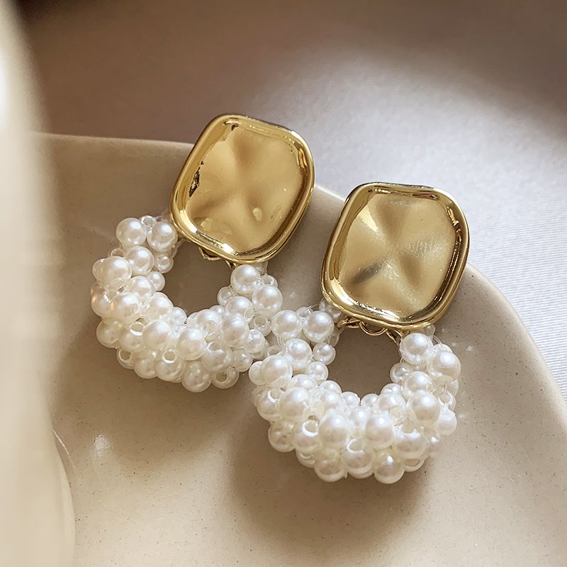 French pearl earrings for women 2024 new popular high-end earrings light luxury niche unique ear accessories