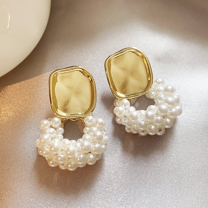 French pearl earrings for women 2024 new popular high-end earrings light luxury niche unique ear accessories