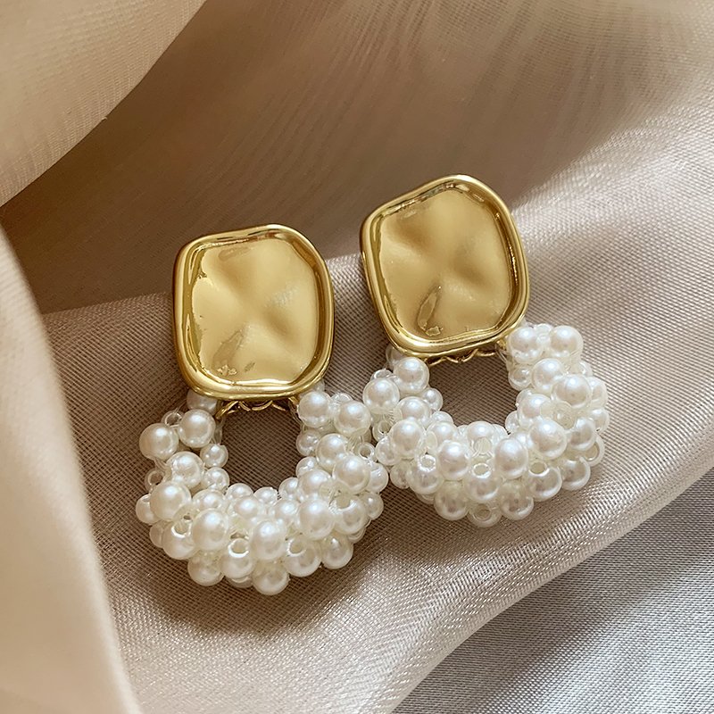 French pearl earrings for women 2024 new popular high-end earrings light luxury niche unique ear accessories