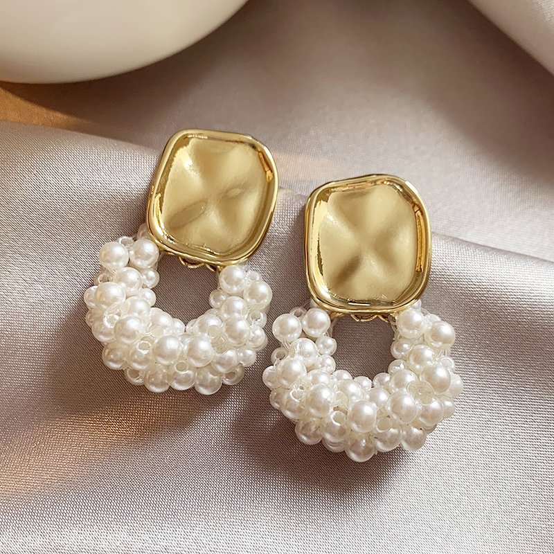 French pearl earrings for women 2024 new popular high-end earrings light luxury niche unique ear accessories