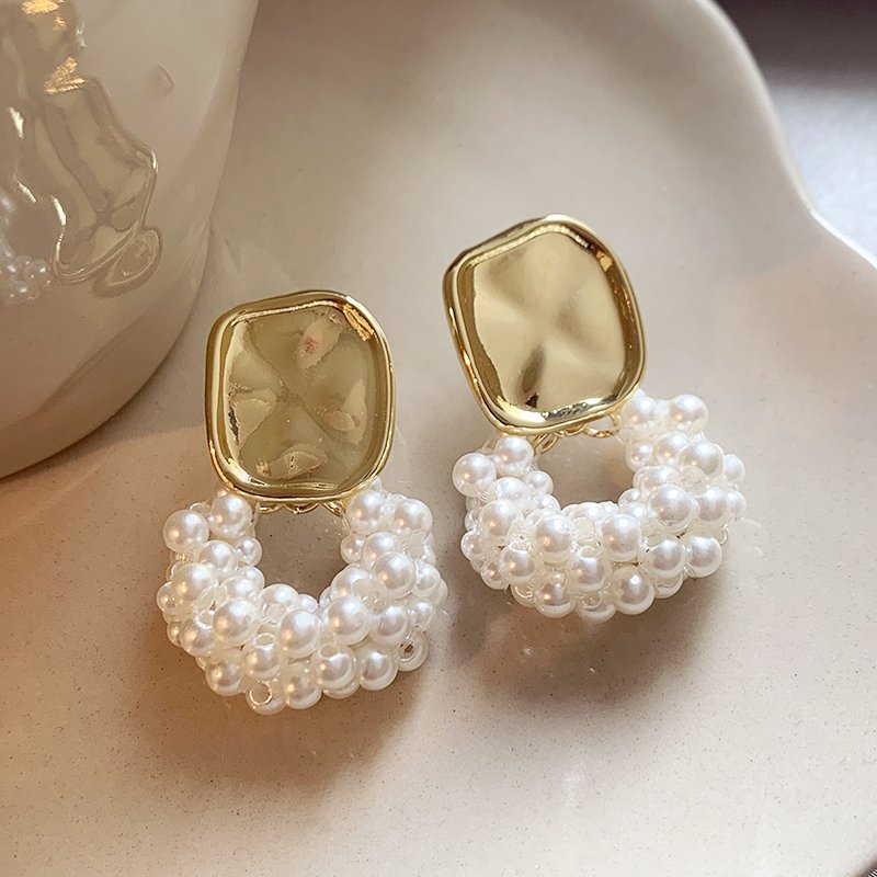 French pearl earrings for women 2024 new popular high-end earrings light luxury niche unique ear accessories