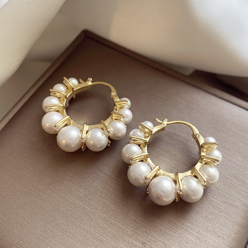 French pearl earrings for women, light luxury, niche and high-end, 2024 new popular style, unique earrings, temperament earrings