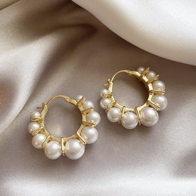 French pearl earrings for women, light luxury, niche and high-end, 2024 new popular style, unique earrings, temperament earrings