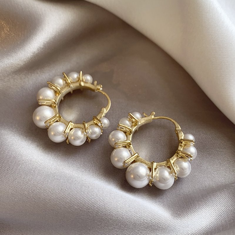 French pearl earrings for women, light luxury, niche and high-end, 2024 new popular style, unique earrings, temperament earrings