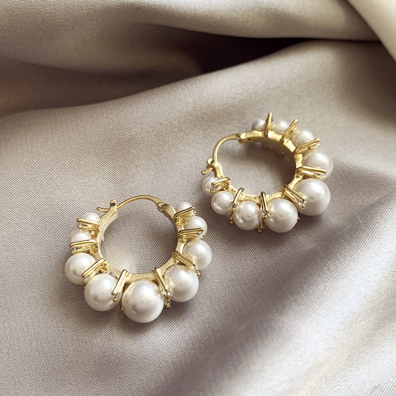 French pearl earrings for women, light luxury, niche and high-end, 2024 new popular style, unique earrings, temperament earrings