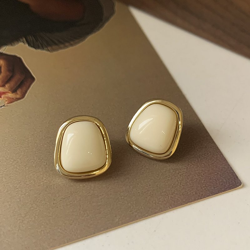 French retro geometric earrings for women 2024 new explosive style earrings, niche high-end ear accessories